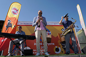 From left: musicians Oleg Starikov, Sergei Golovnya and Anton Zaletayev perform at the 16th Koktebel Jazz Party international music festival