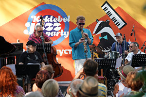 German Lukyanov's band Cadence performs on the Voloshinskaya Stage at the 16th Koktebel Jazz Party international music festival. Left: pianist Mikhail Okun. Right: saxophonist German Lukyanov