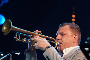 Musician Vitaly Golovnya performs with the American band New York All Stars at the 16th Koktebel Jazz Party international music festival